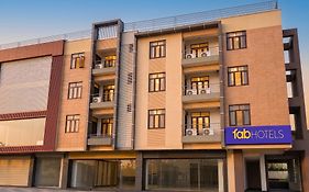 Fabhotel Rushank Palace - Near Jawahar Circle, World Trade Park
